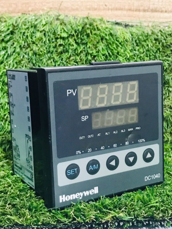 PID Temperature Controller DC1040 ( HONEYWELL )